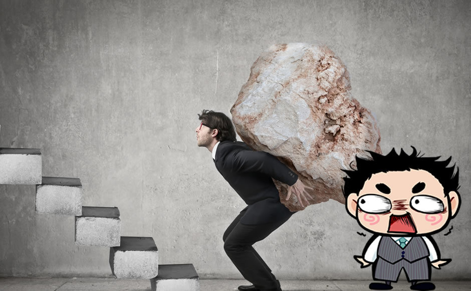 仕事のプレッシャーに押しつぶされそうな男性のイメージ